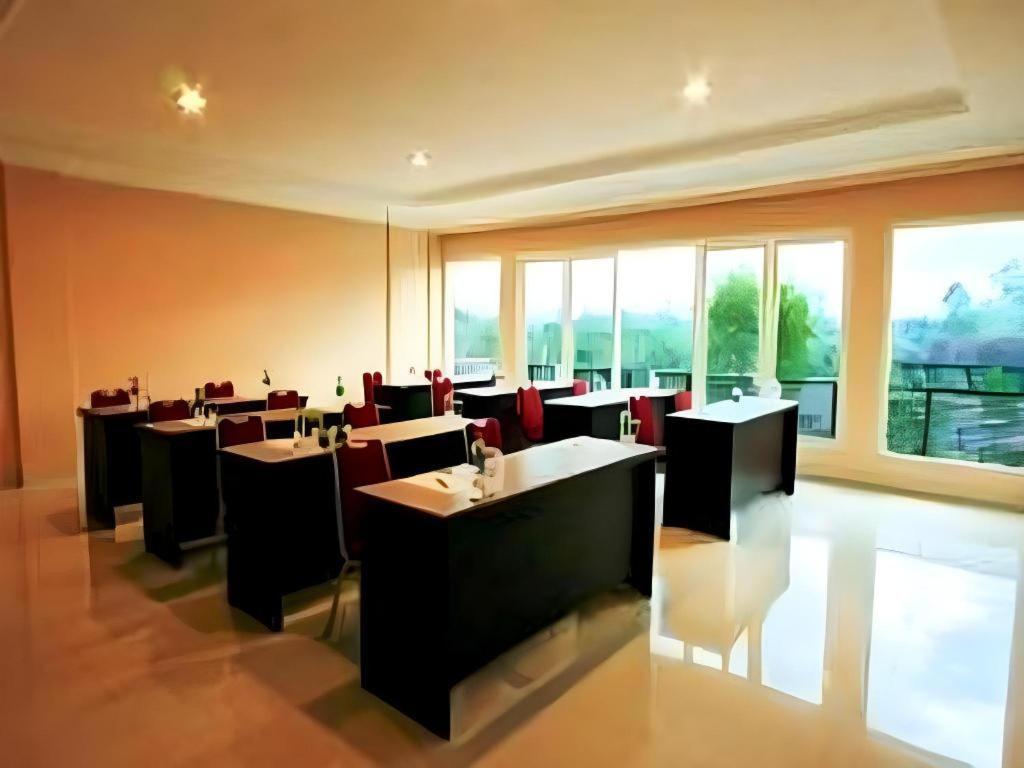 Wonua Monapa Hotel Resort Кендари Экстерьер фото