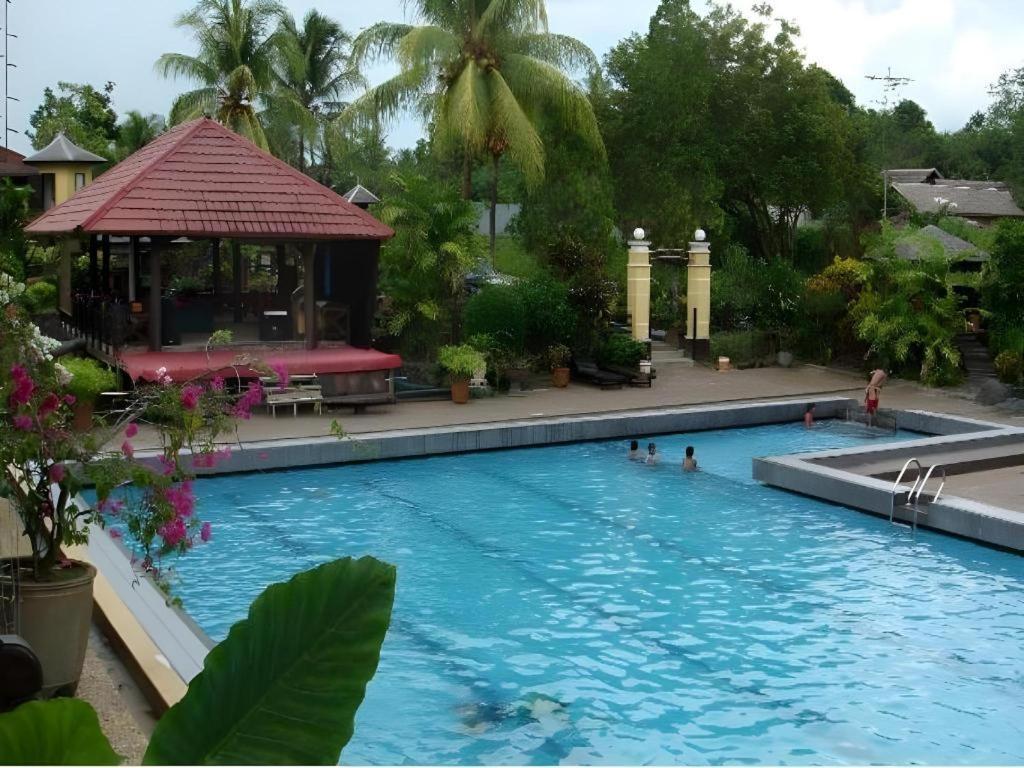 Wonua Monapa Hotel Resort Кендари Экстерьер фото