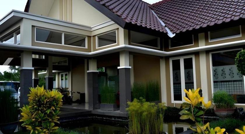 Wonua Monapa Hotel Resort Кендари Экстерьер фото