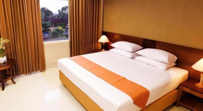 Wonua Monapa Hotel Resort Кендари Экстерьер фото