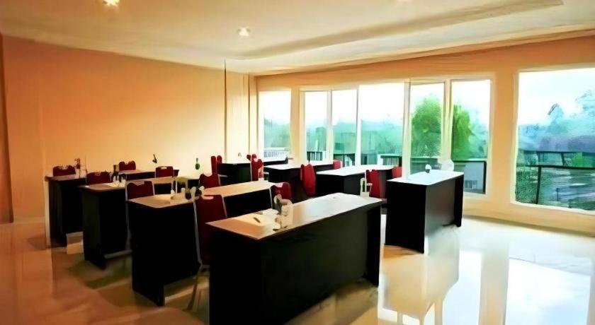 Wonua Monapa Hotel Resort Кендари Экстерьер фото